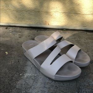 Fit flop sandals cream vanilla color size 7 women